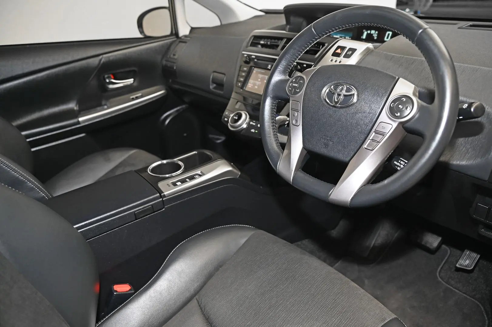 2019 Toyota Prius V Image 9