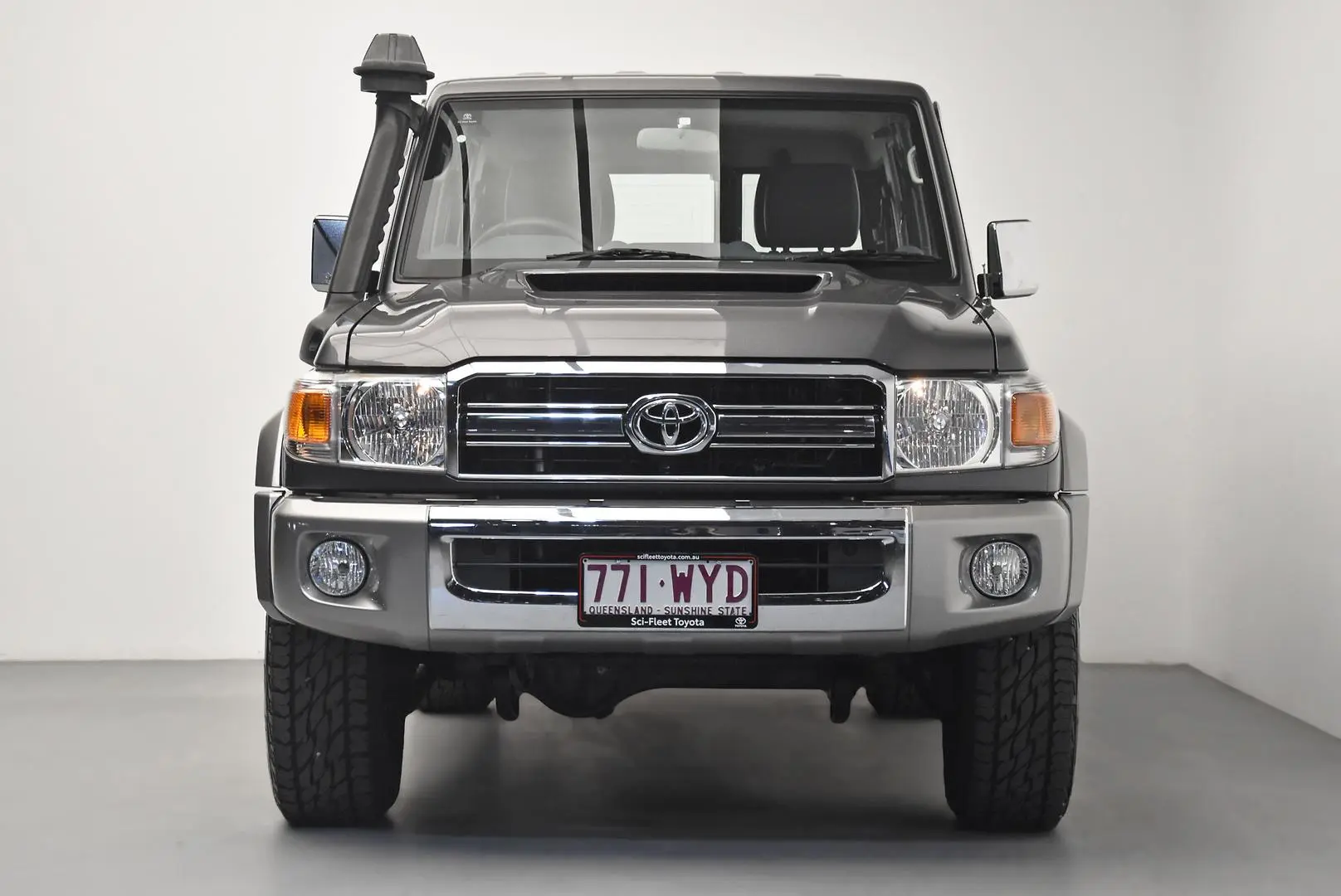 2016 Toyota Landcruiser Gallery Image 2