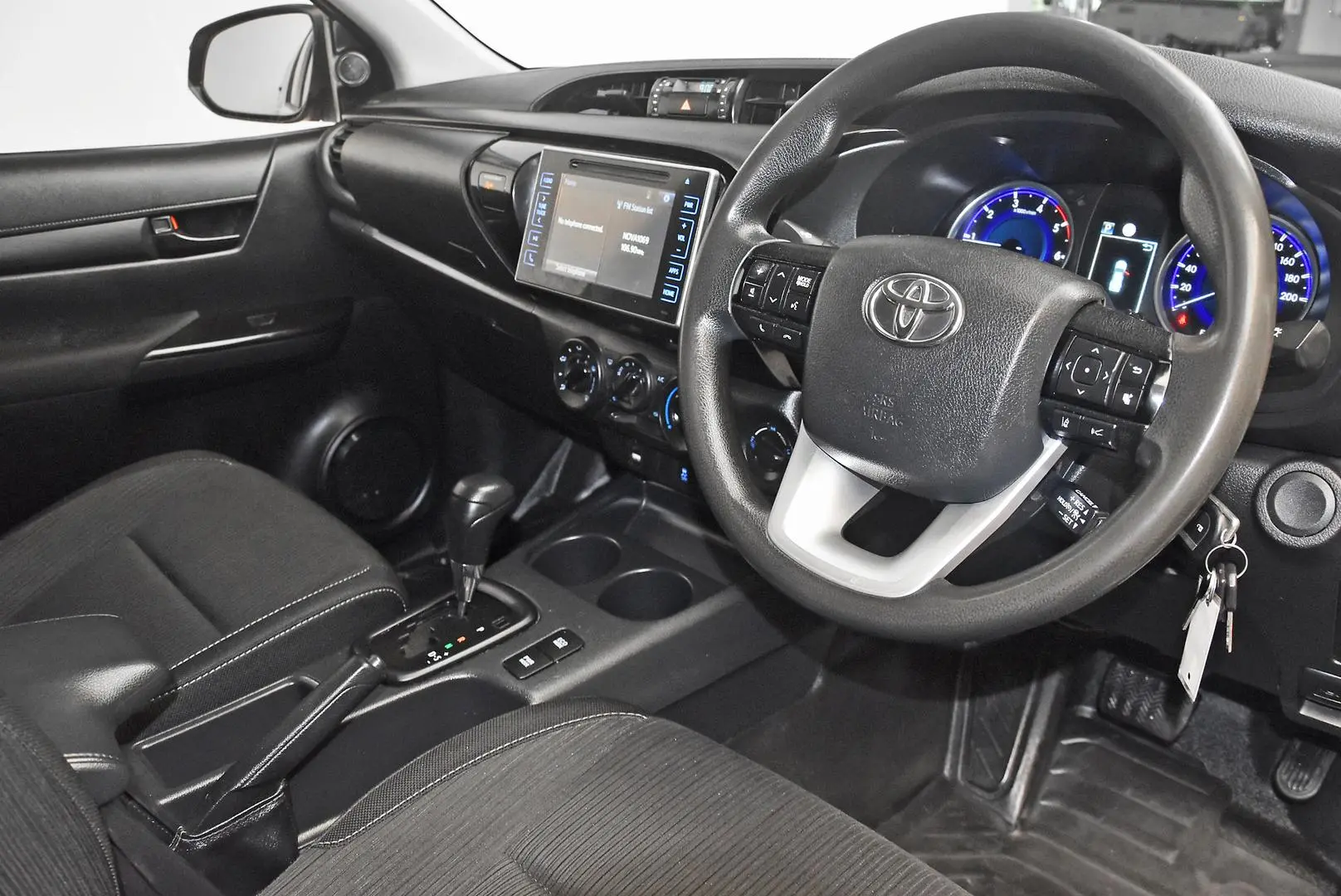 2020 Toyota Hilux Gallery Image 8