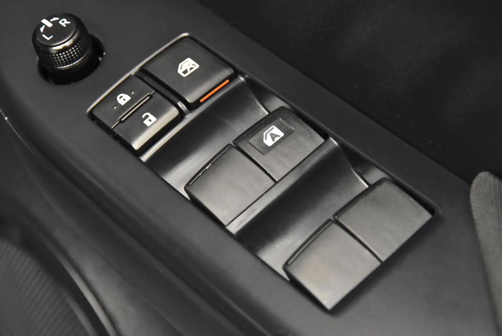 2023 Toyota Hilux Gallery Image 9