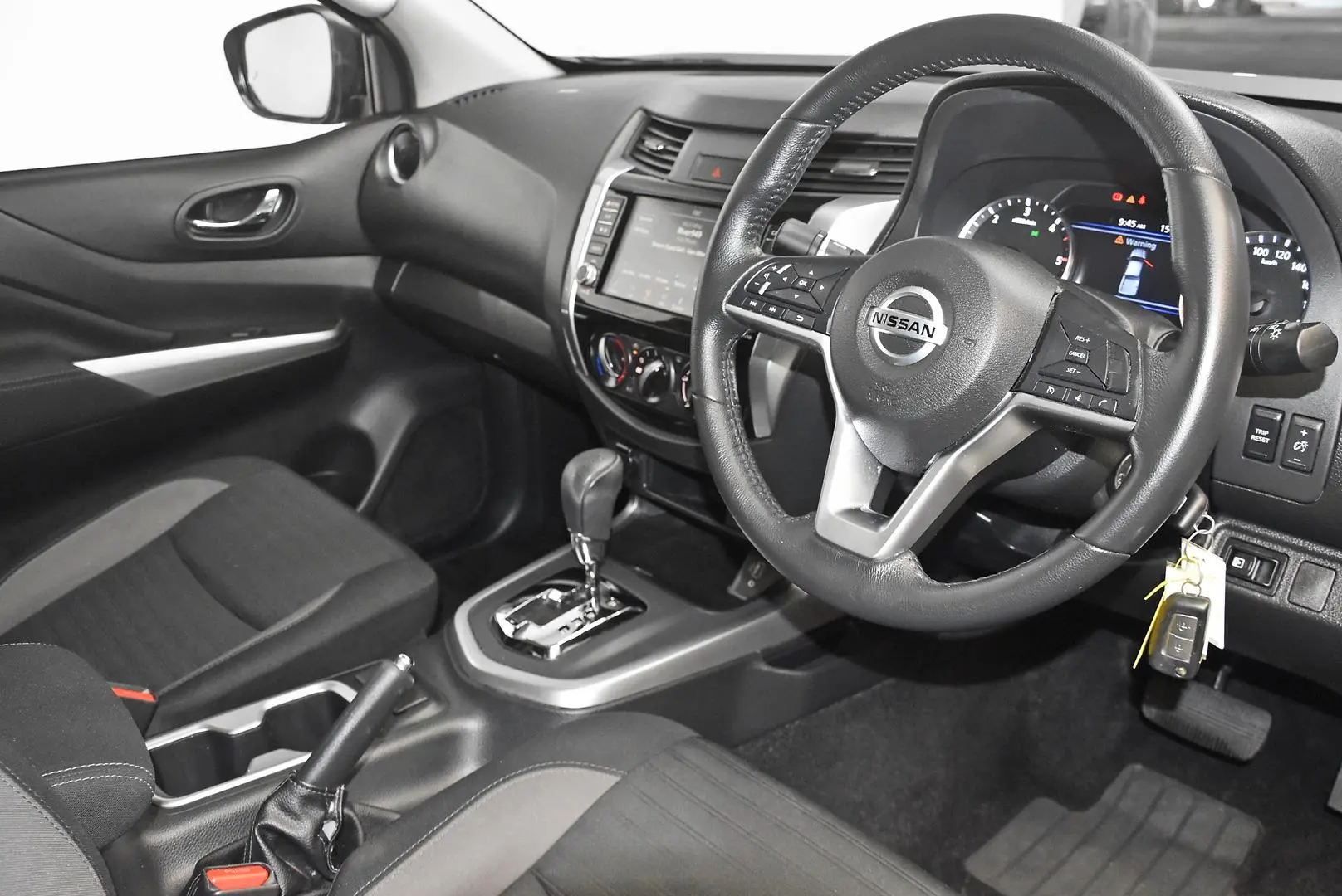 2021 Nissan Navara Gallery Image 7