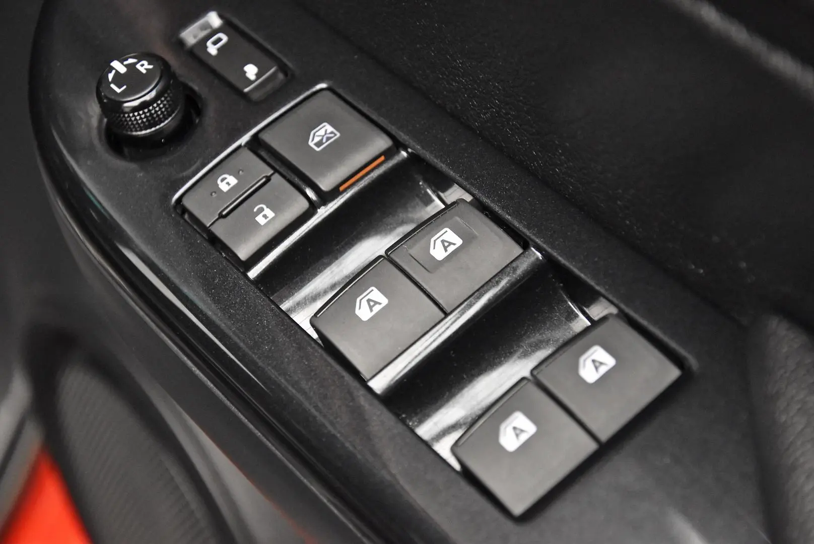 2024 Toyota Hilux Gallery Image 9