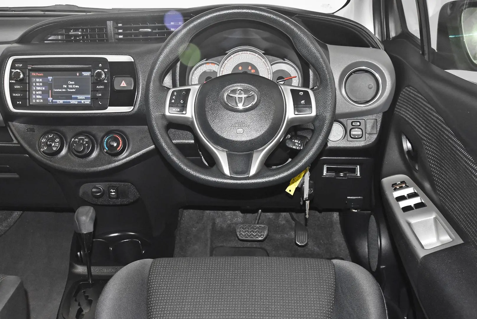 2015 Toyota Yaris Gallery Image 14