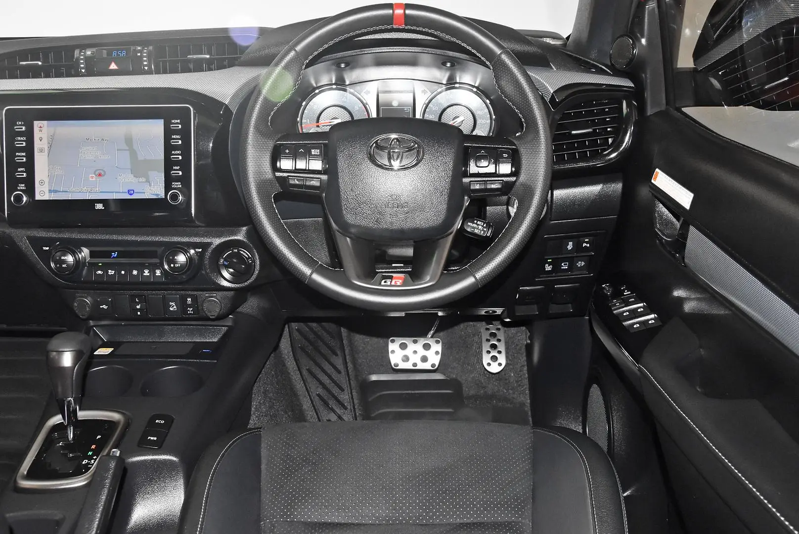 2024 Toyota Hilux Gallery Image 11