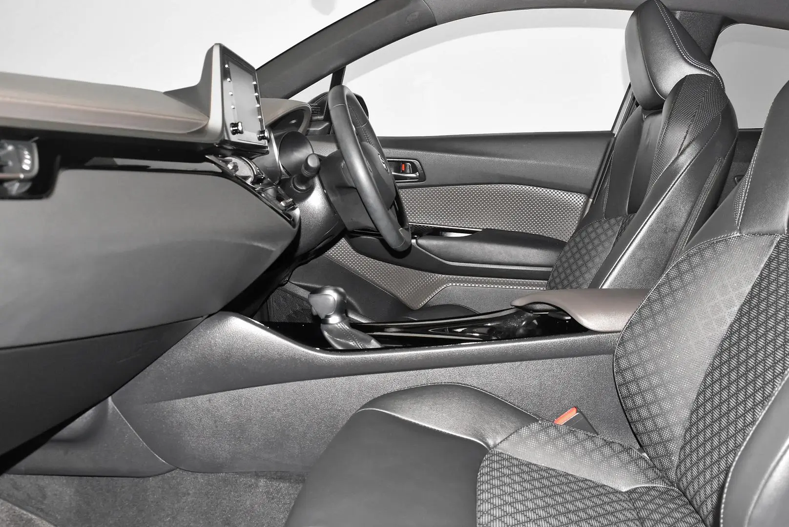 2023 Toyota C-HR Gallery Image 18