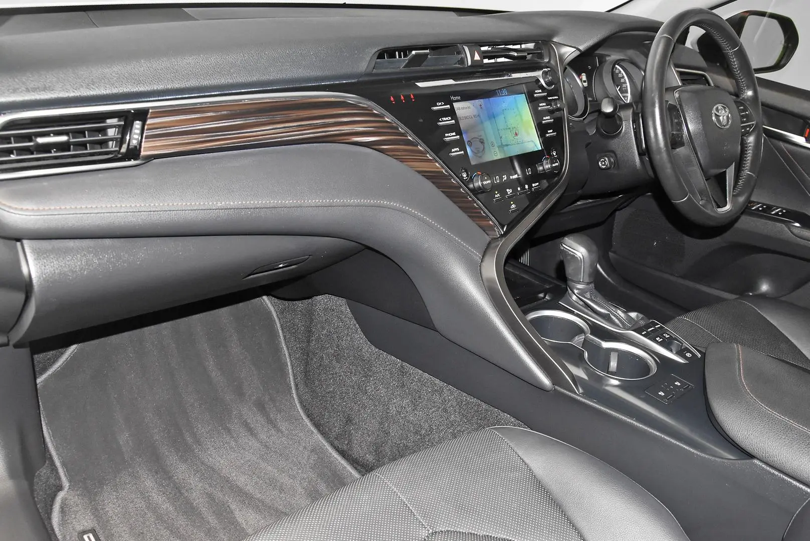 2017 Toyota Camry Gallery Image 16