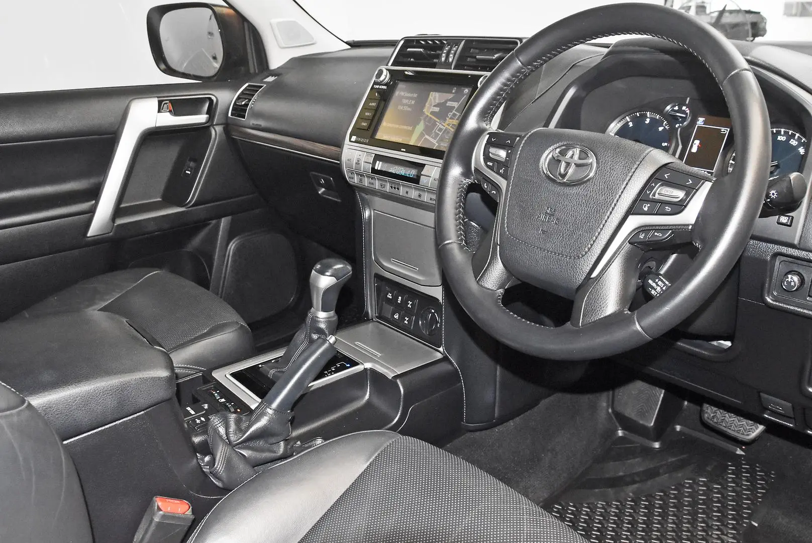 2019 Toyota Landcruiser Prado Gallery Image 7