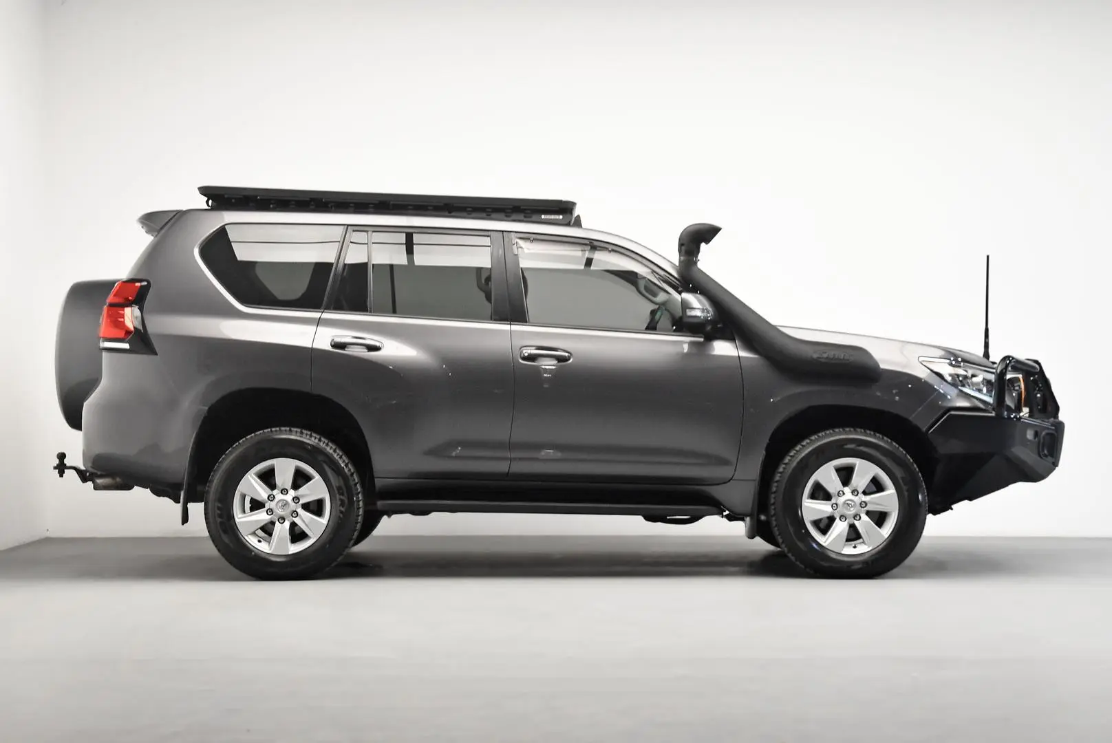 2021 Toyota Landcruiser Prado Gallery Image 3