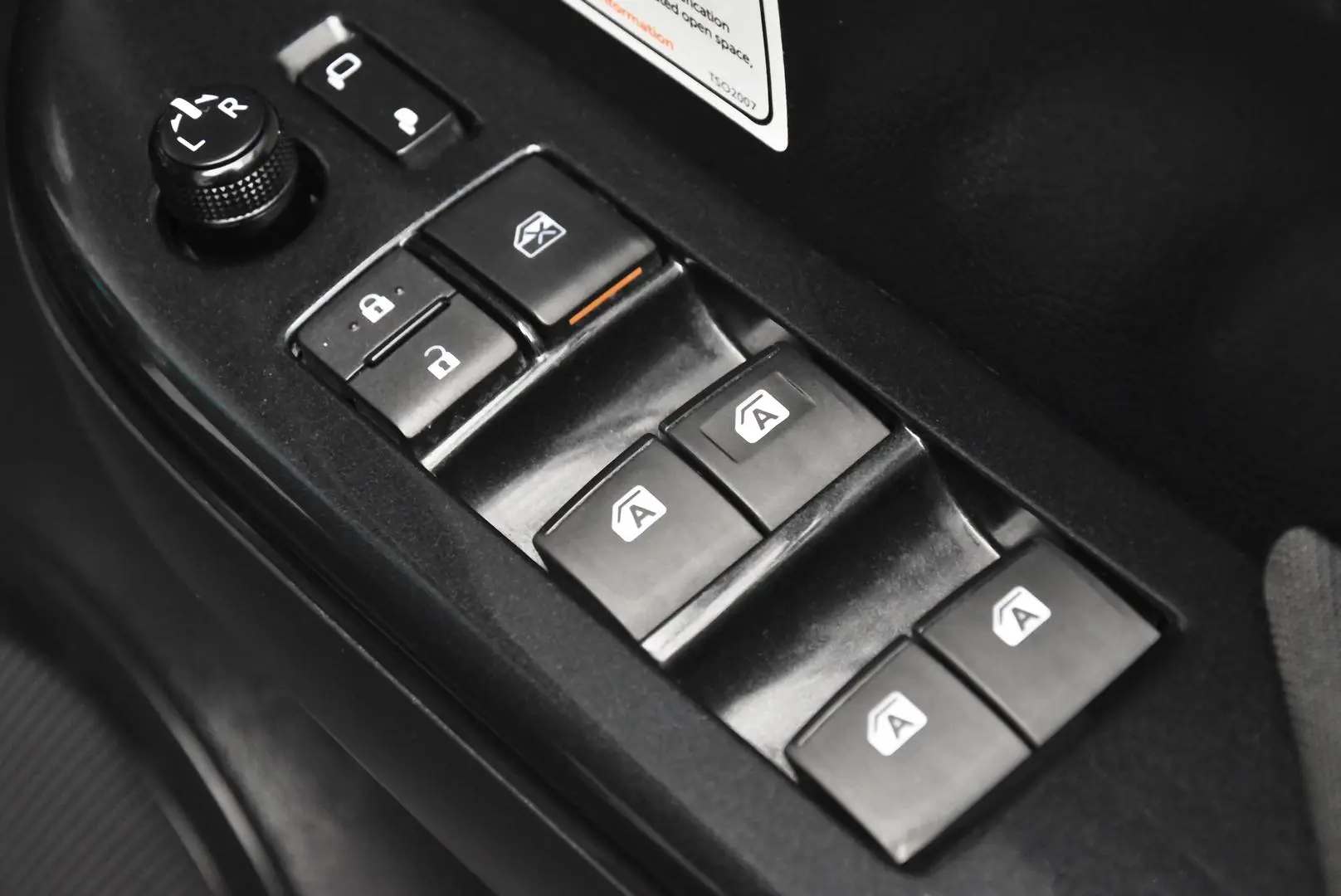 2022 Toyota Hilux Gallery Image 9