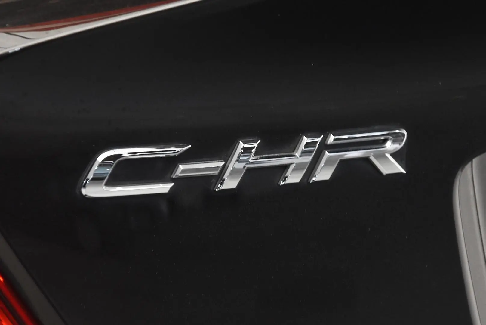 2018 Toyota C-HR Gallery Image 7