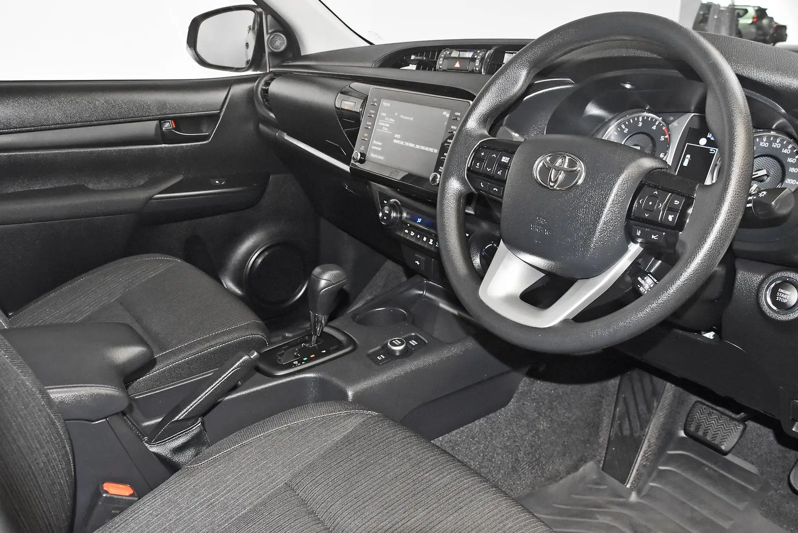 2024 Toyota Hilux Gallery Image 8
