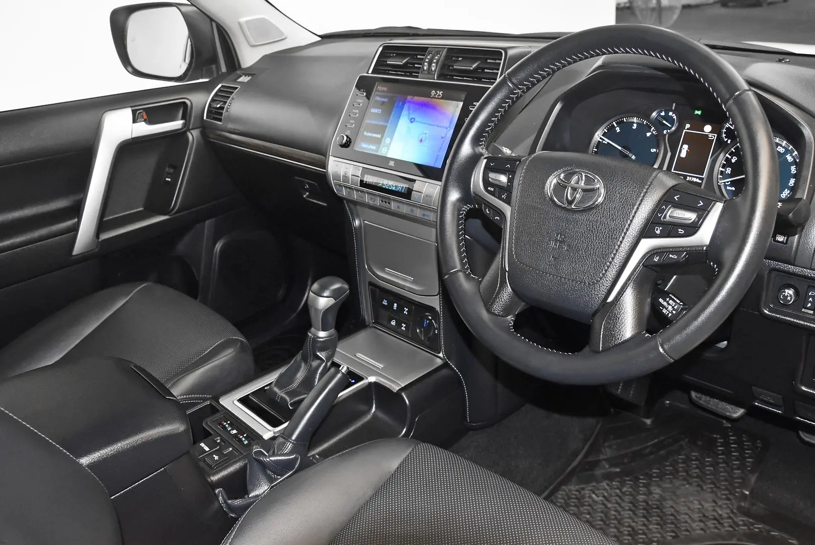 2023 Toyota Landcruiser Prado Gallery Image 7