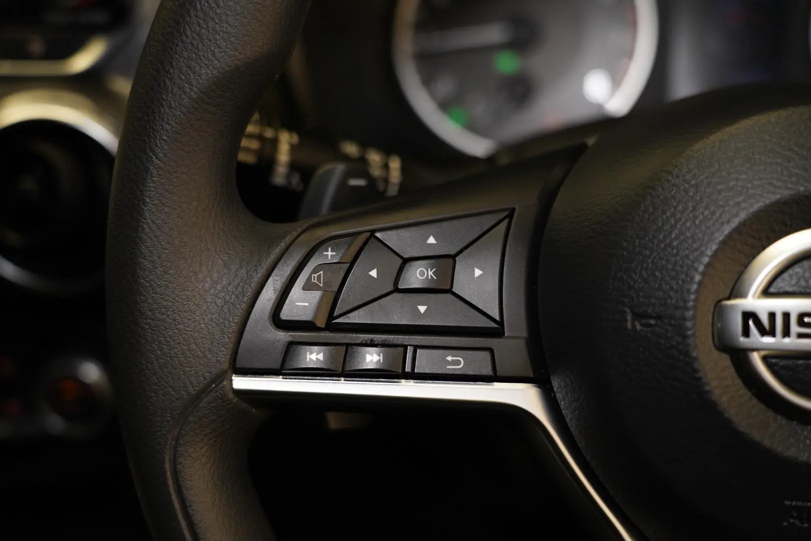 2020 Nissan JUKE Gallery Image 17