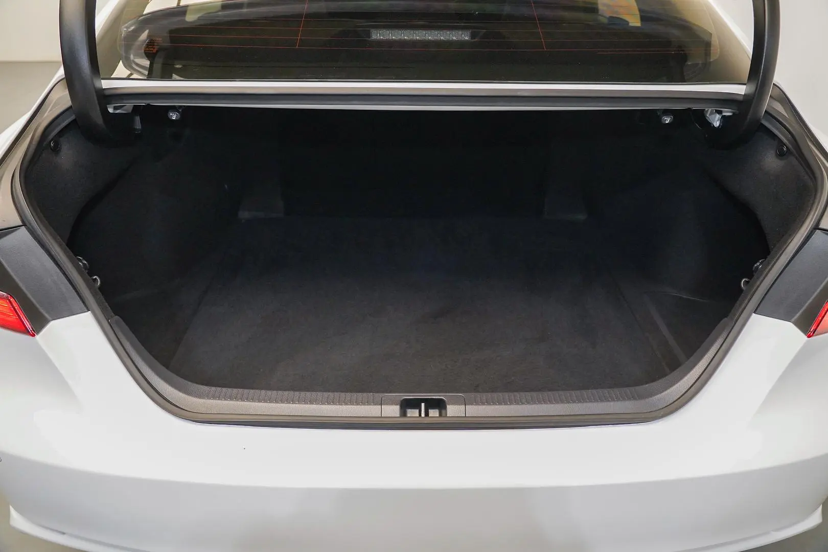 2022 Toyota Camry Gallery Image 8