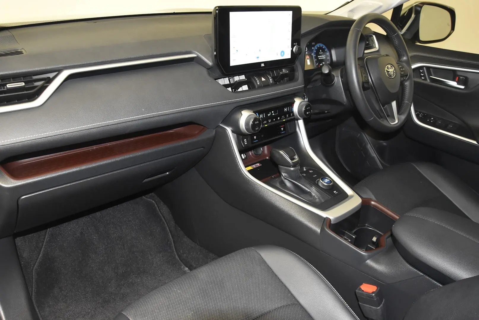 2024 Toyota RAV4 Gallery Image 17