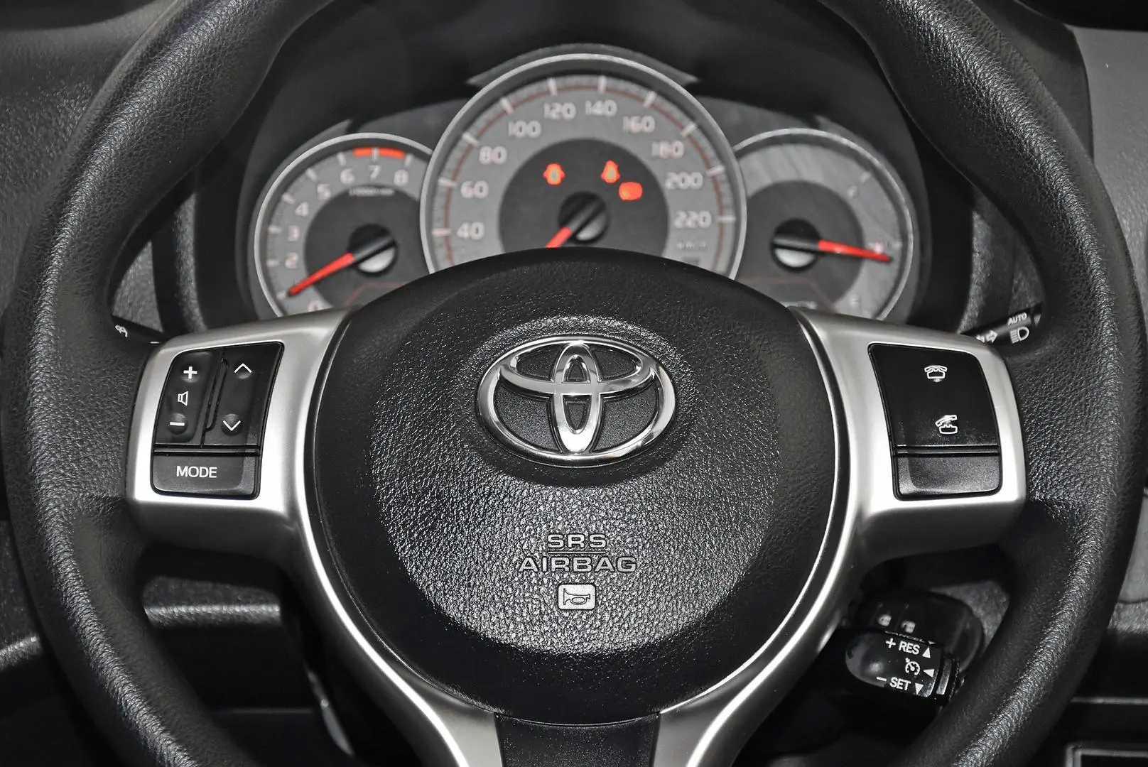2016 Toyota Yaris Gallery Image 15