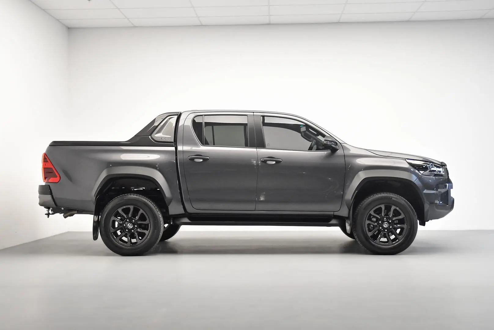 2023 Toyota Hilux Gallery Image 3