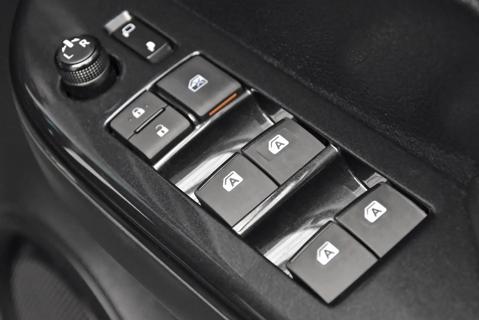 2024 Toyota Hilux Gallery Image 9