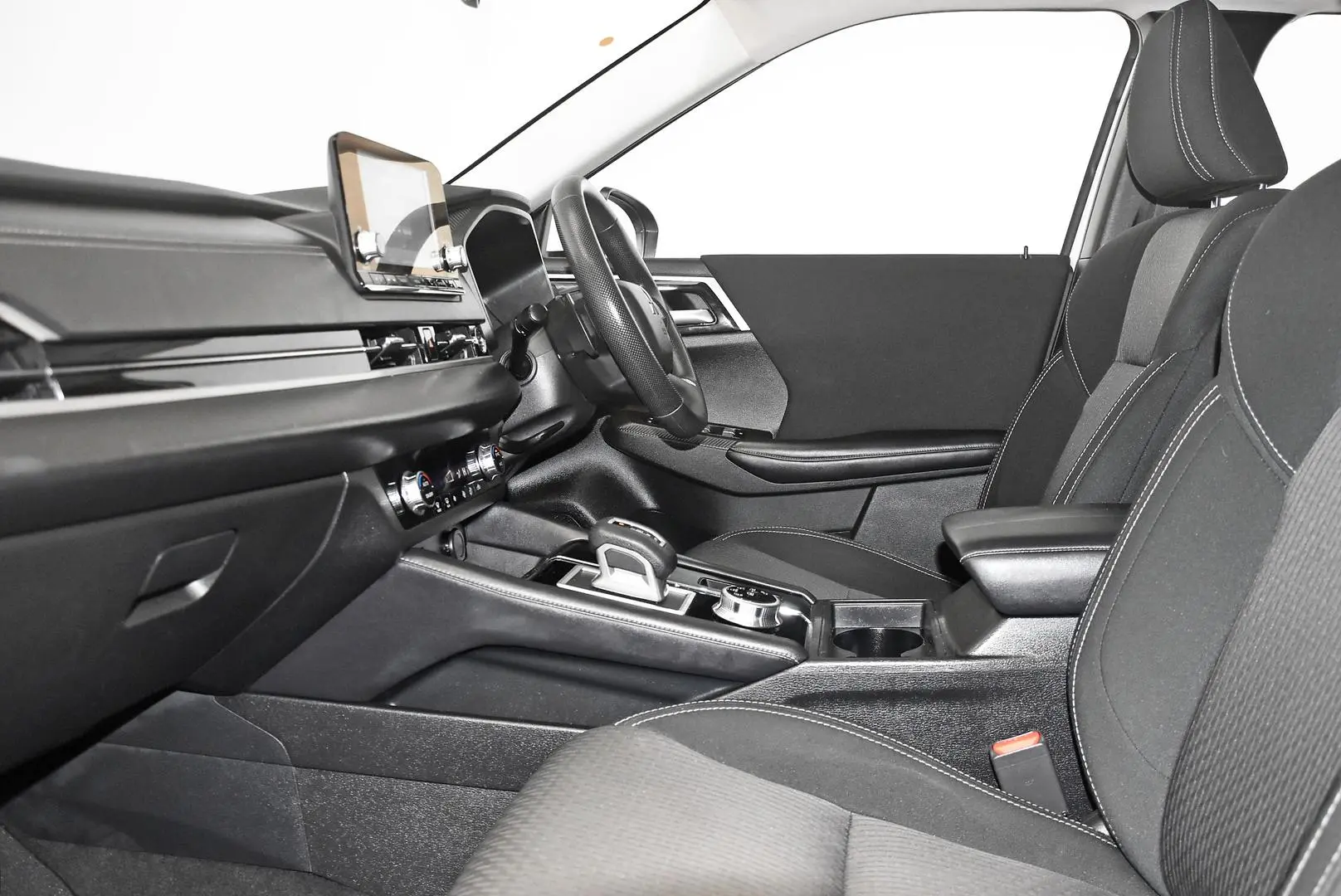 2023 Mitsubishi Outlander Gallery Image 18