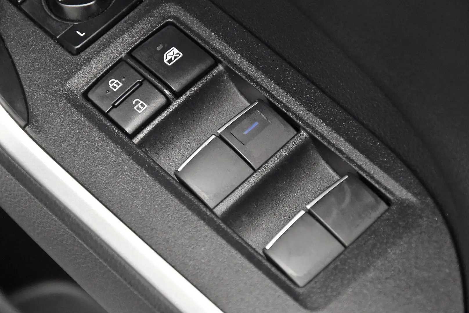 2020 Toyota RAV4 Gallery Image 10