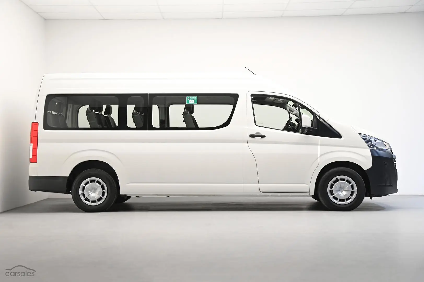 2020 Toyota Hiace Image 3