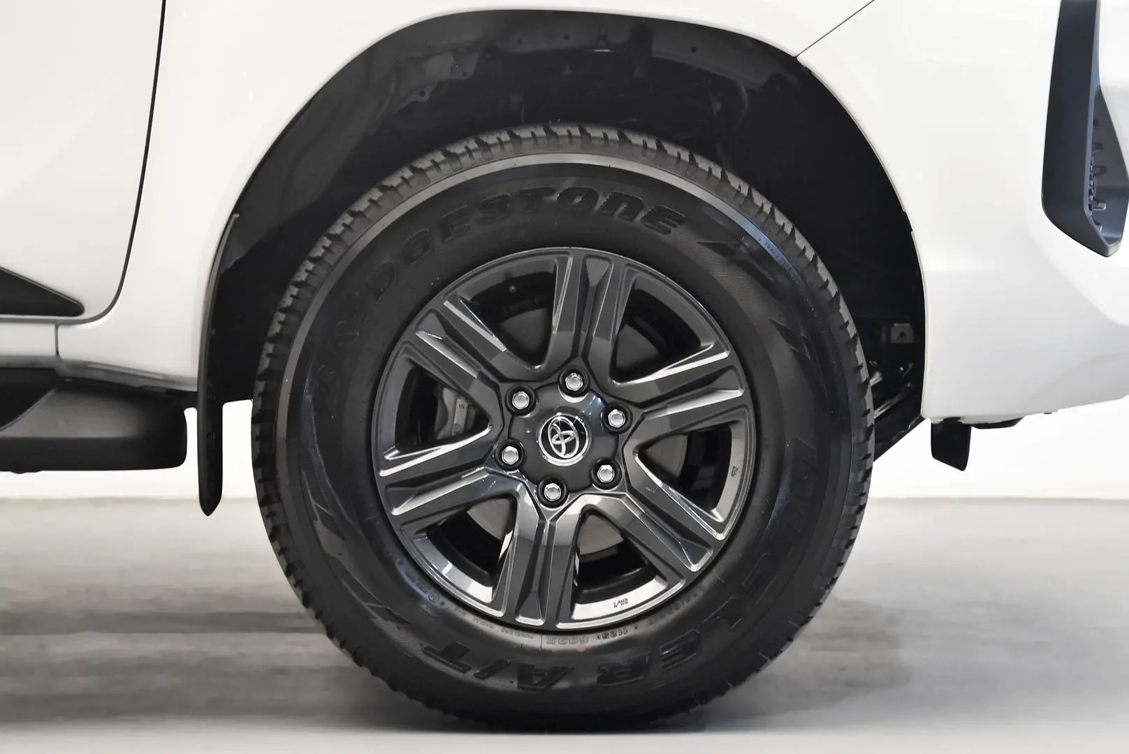 2025 Toyota Hilux Gallery Image 22