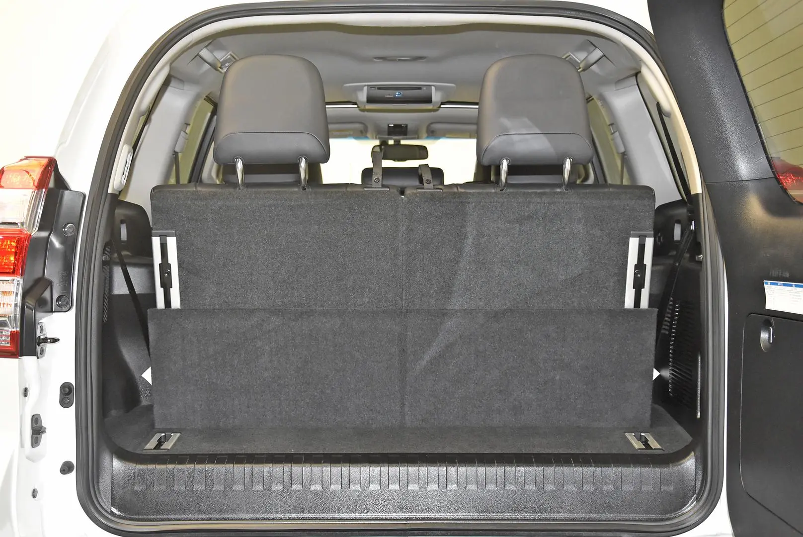 2016 Toyota Landcruiser Prado Gallery Image 24