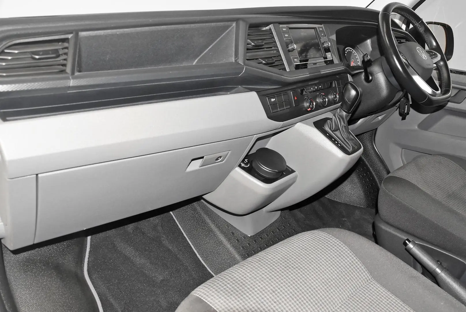 2021 Volkswagen Transporter Gallery Image 16