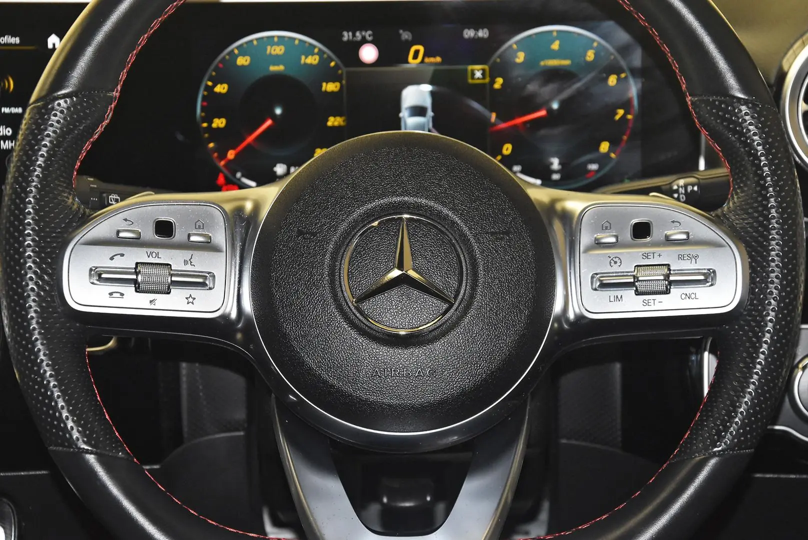 2020 Mercedes-Benz A-Class Gallery Image 16