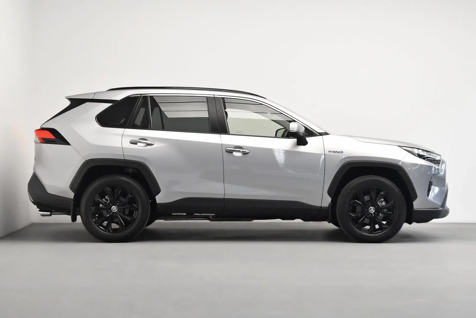 2022 Toyota RAV4 Gallery Image 3