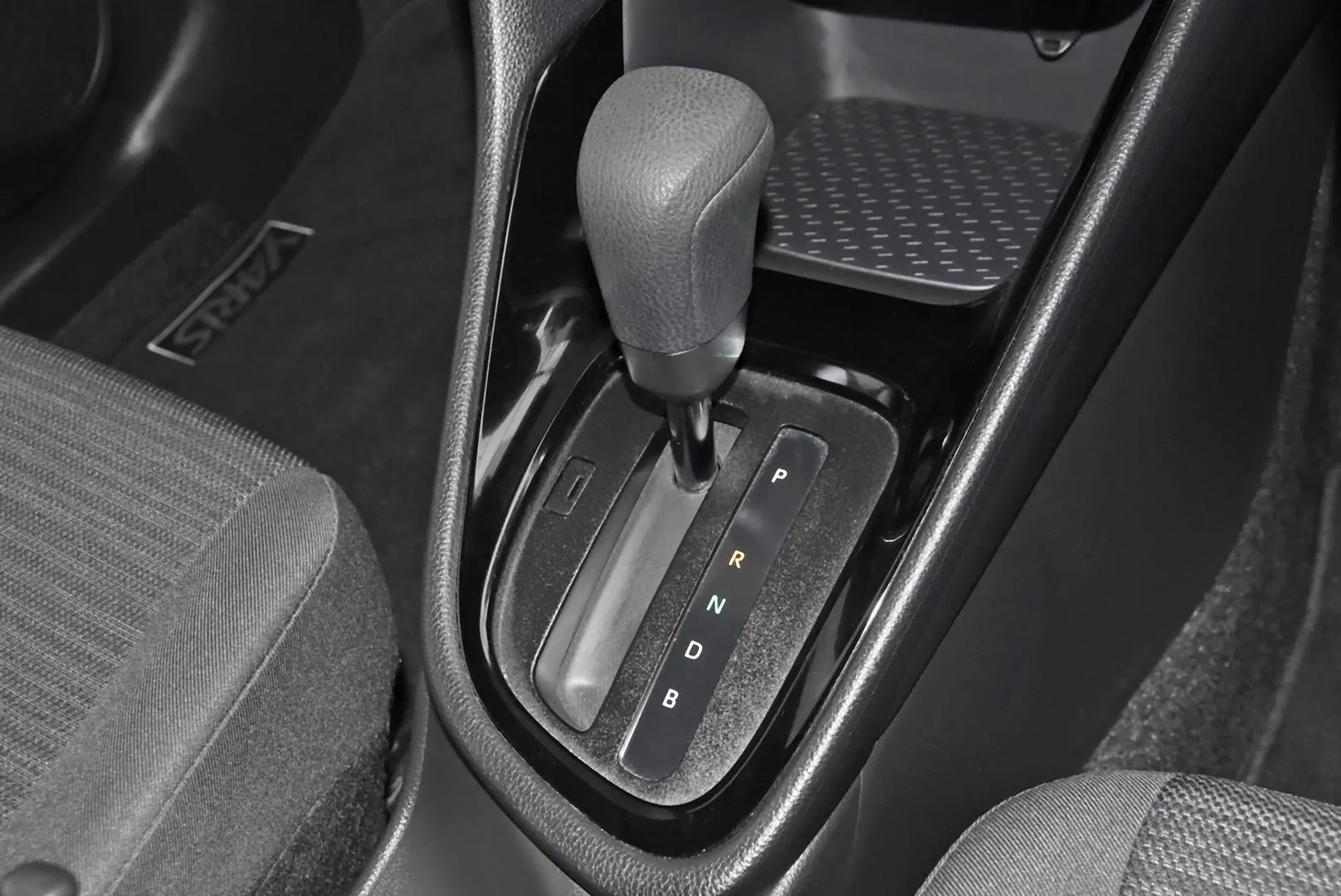 2022 Toyota Yaris Gallery Image 13