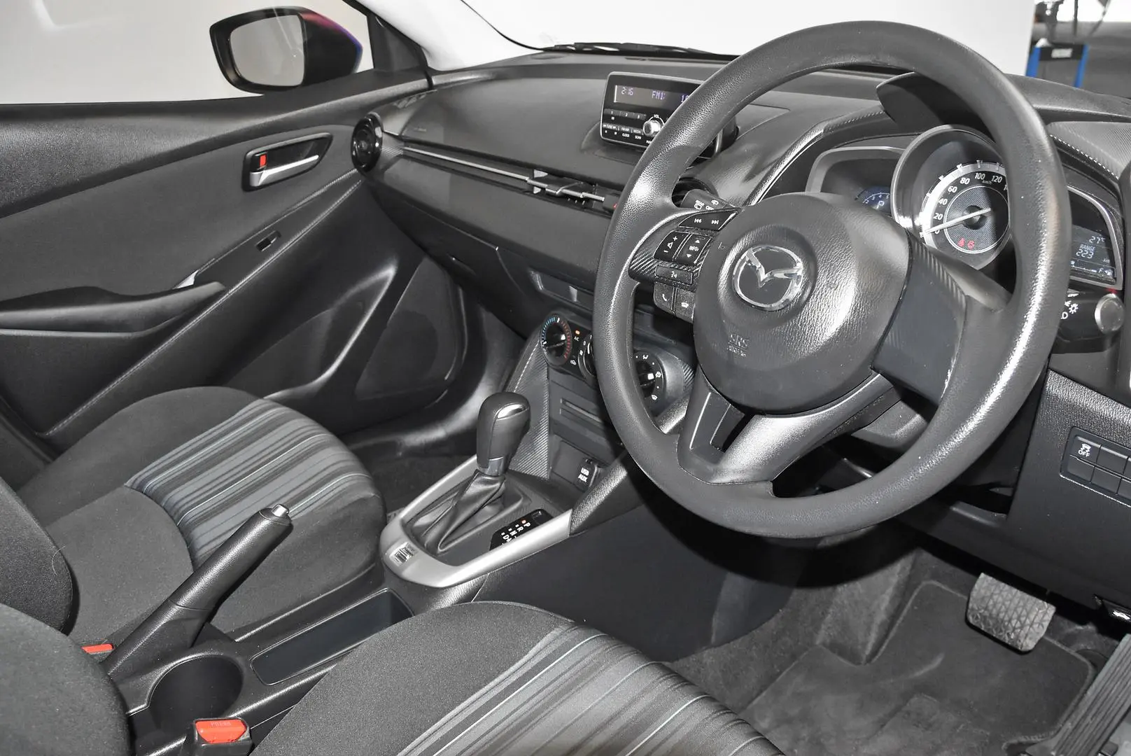 2015 Mazda 2 Gallery Image 8