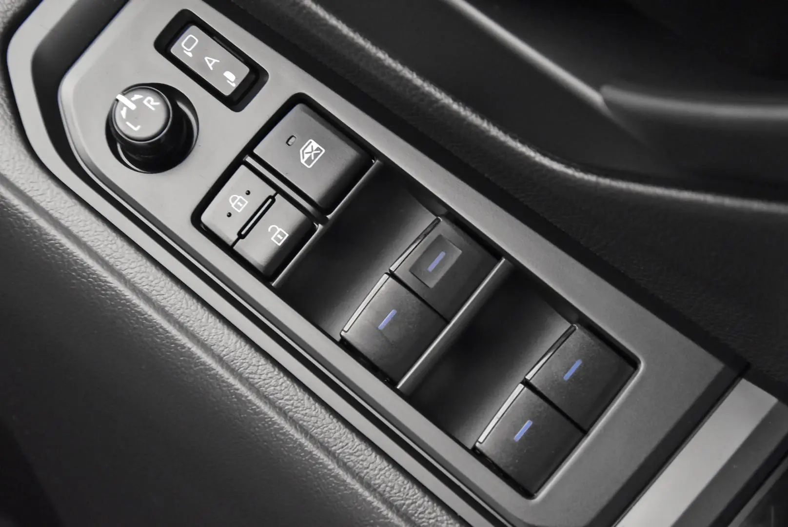 2022 Toyota Landcruiser Gallery Image 8