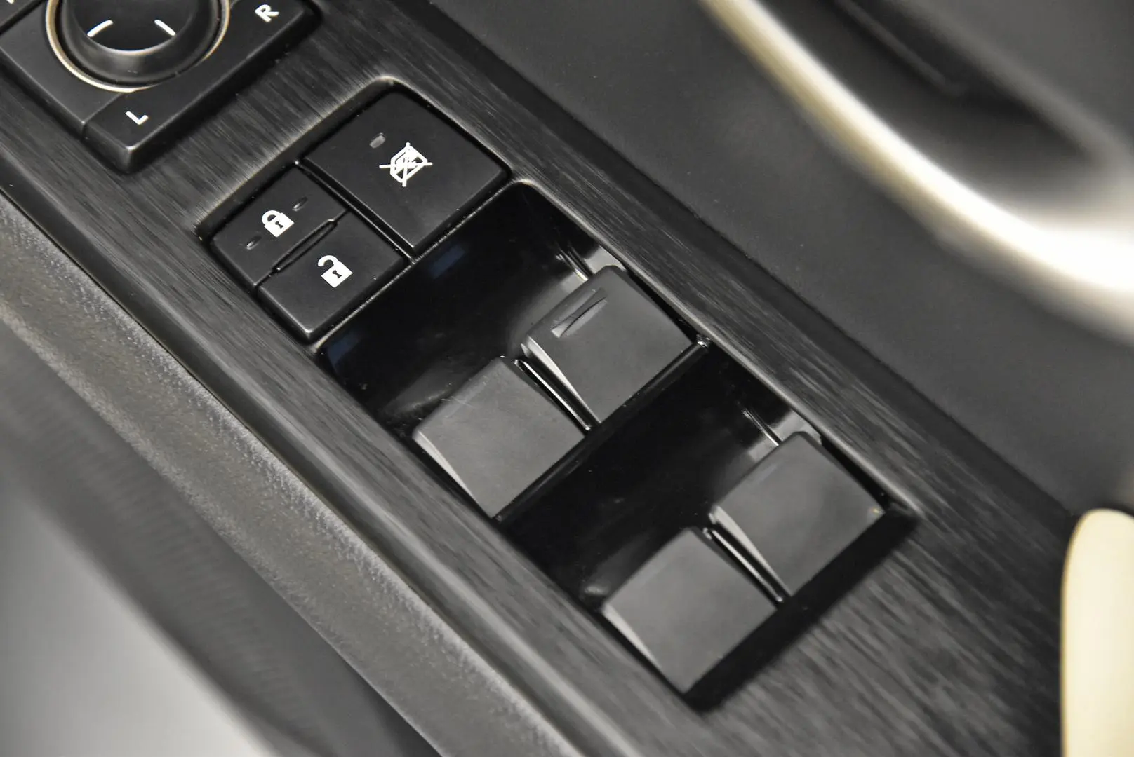 2019 Lexus UX Gallery Image 9
