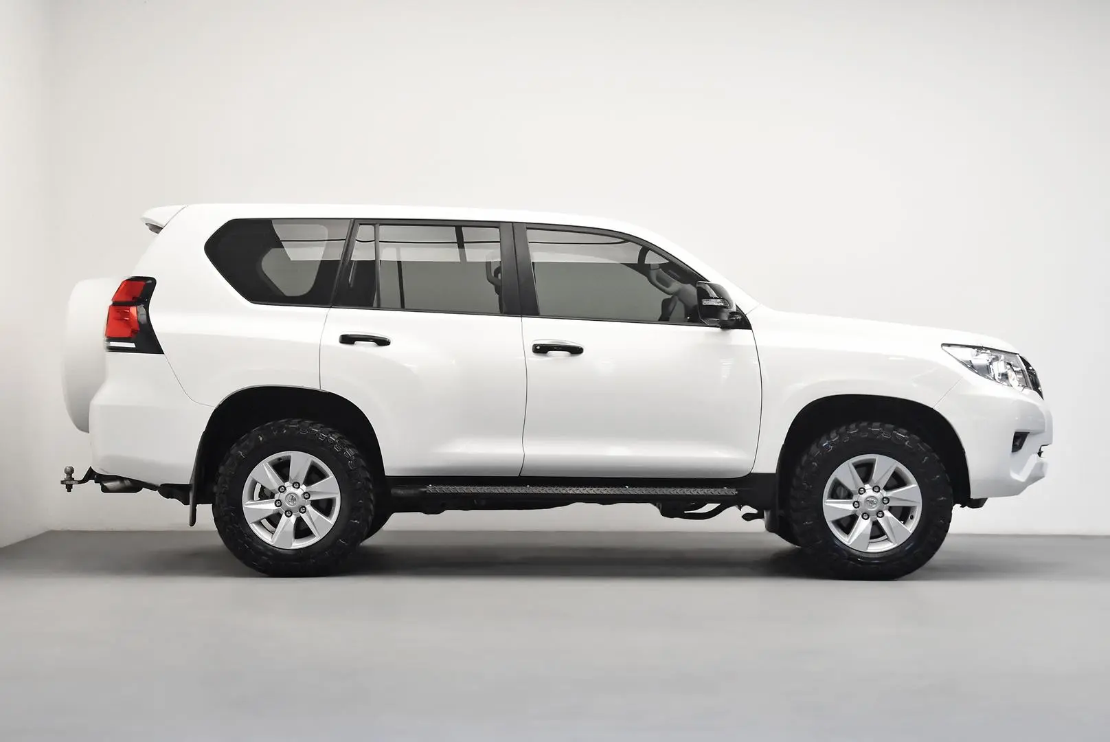 2022 Toyota Landcruiser Prado Gallery Image 3