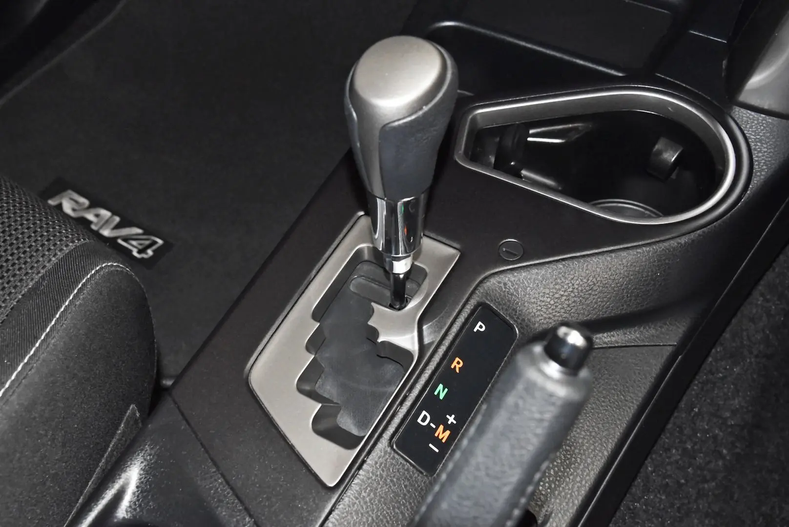 2018 Toyota RAV4 Gallery Image 13