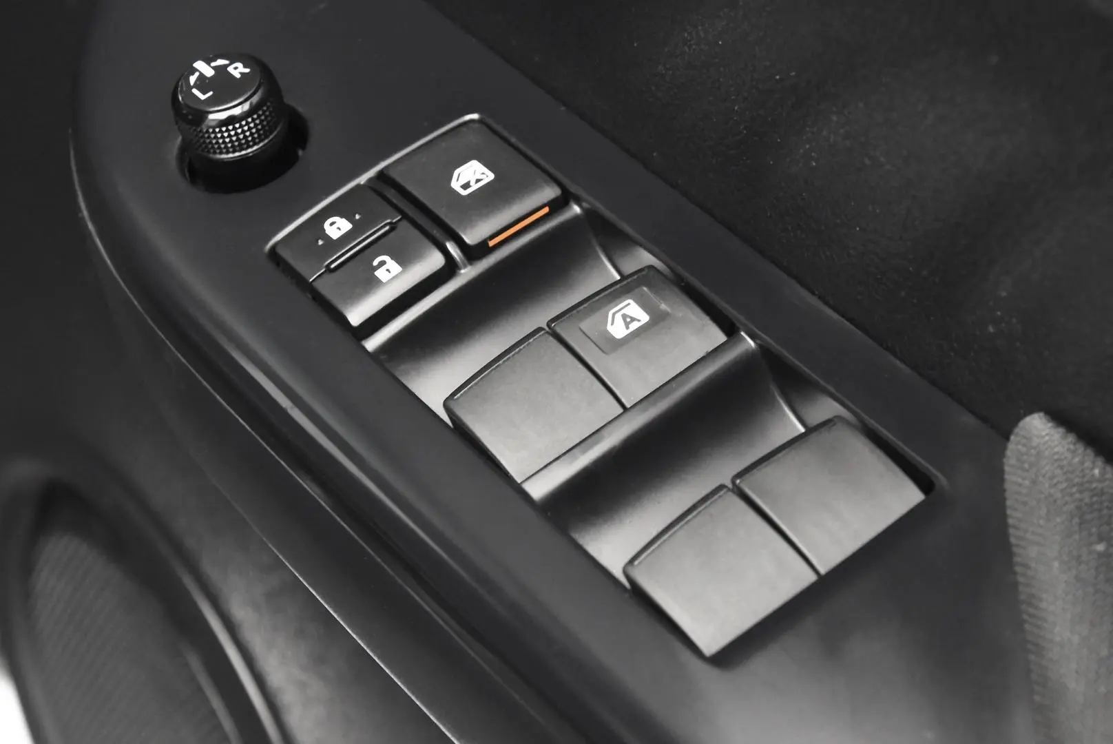 2022 Toyota Hilux Gallery Image 9