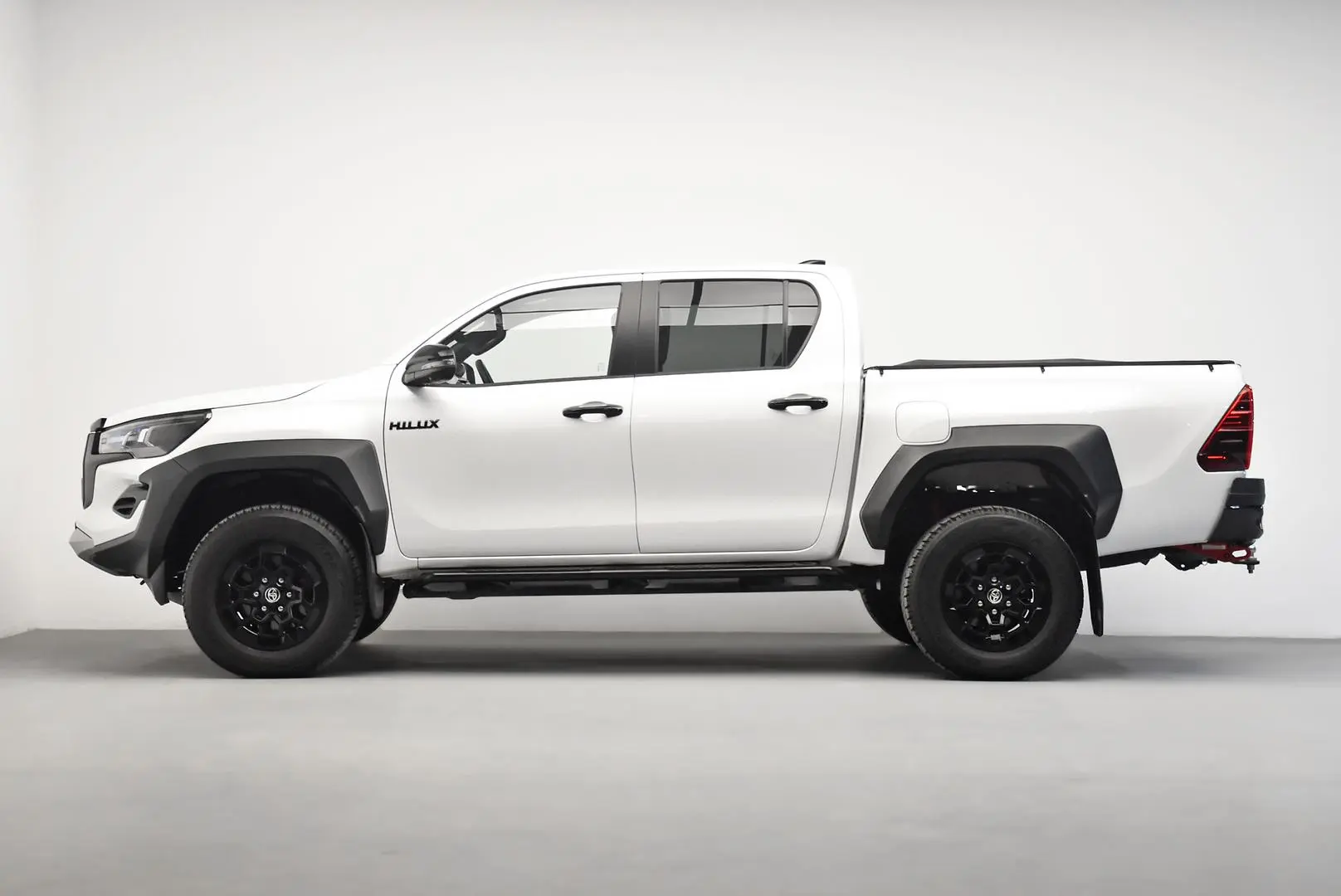 2025 Toyota Hilux Gallery Image 4