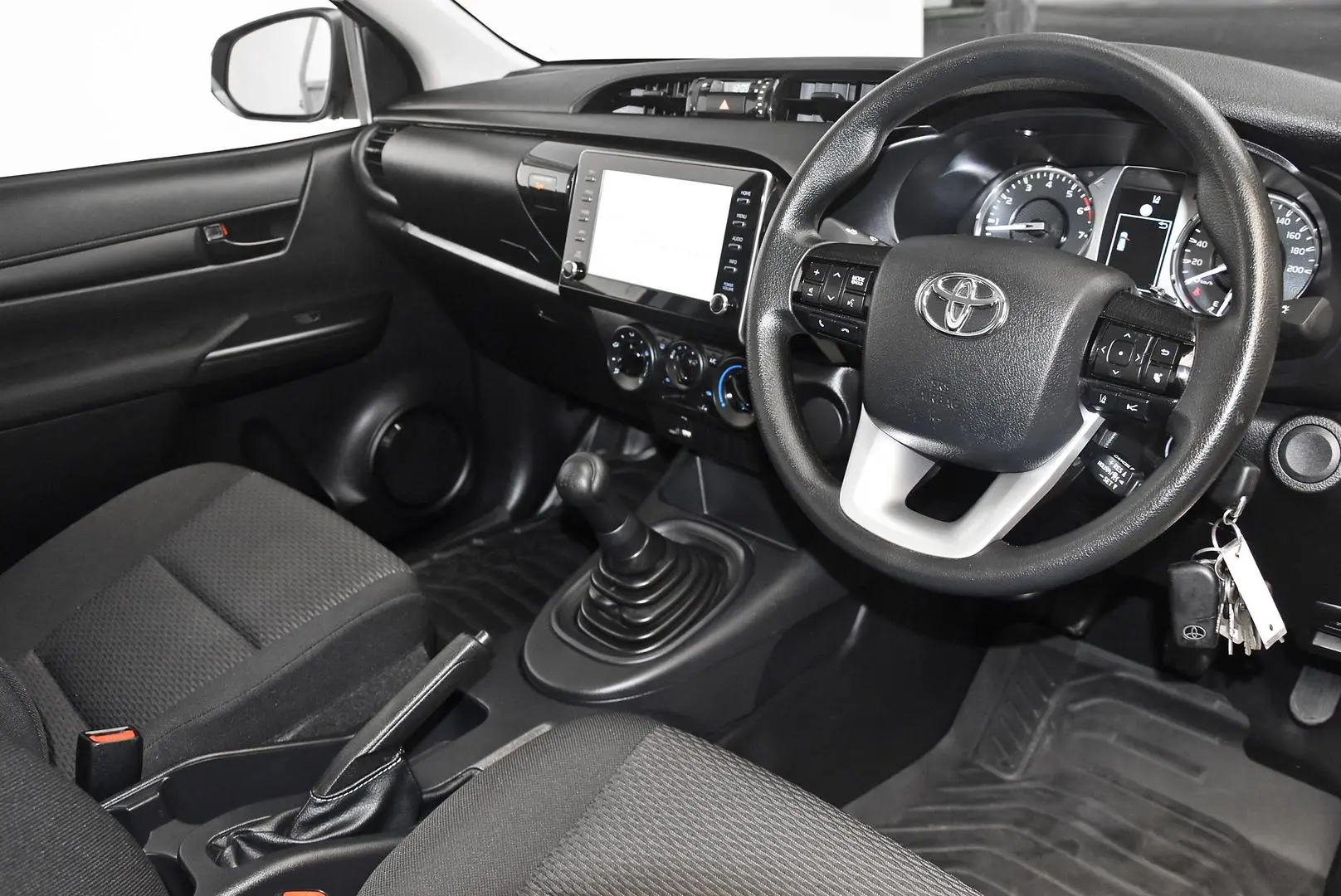 2023 Toyota Hilux Gallery Image 8