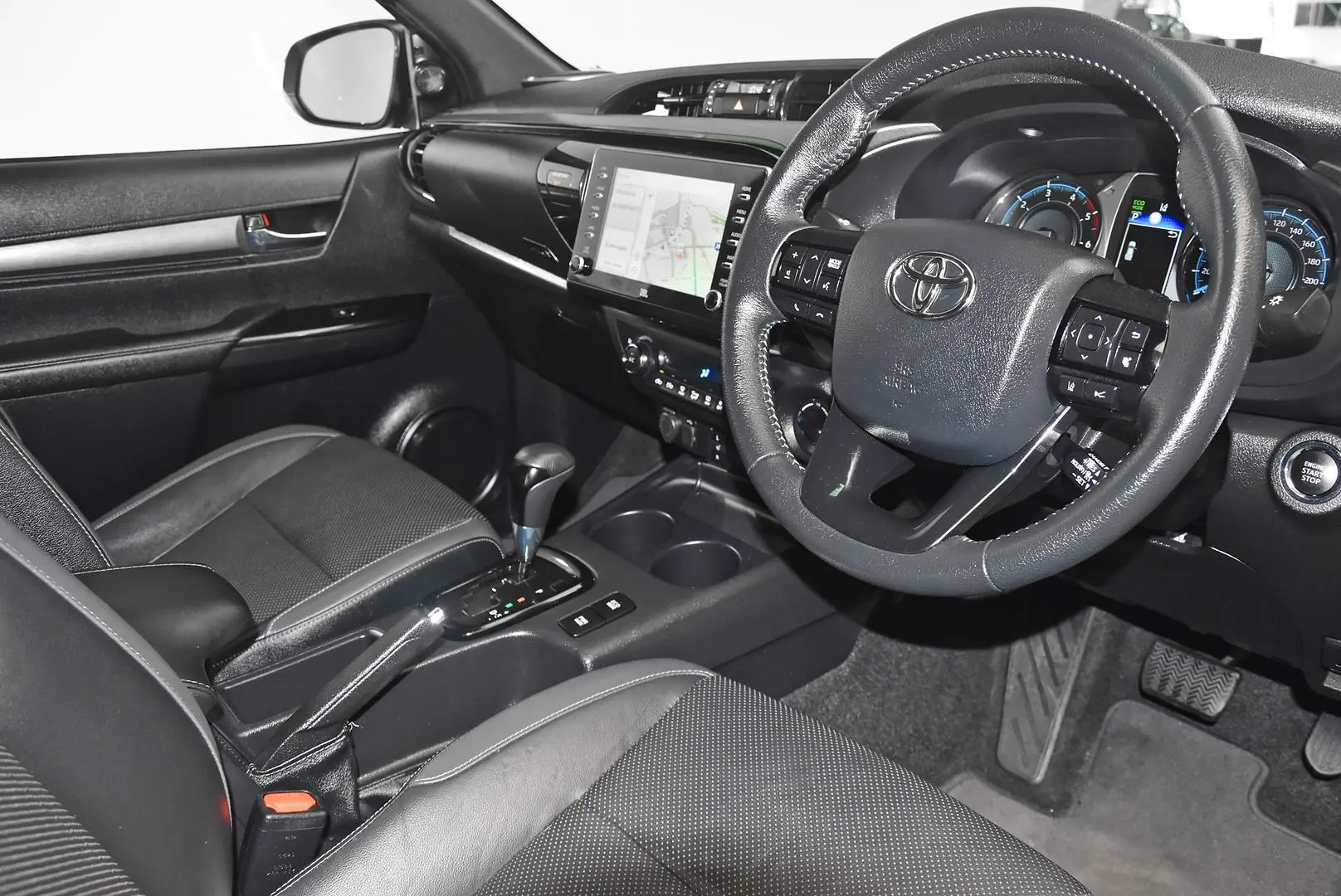 2021 Toyota Hilux Gallery Image 9
