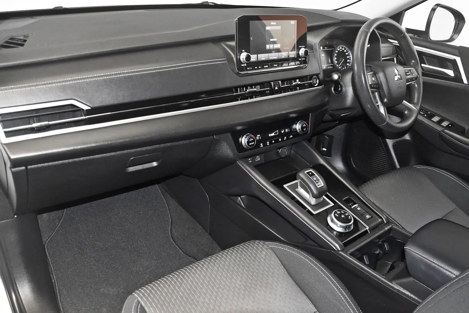 2023 Mitsubishi Outlander Gallery Image 17
