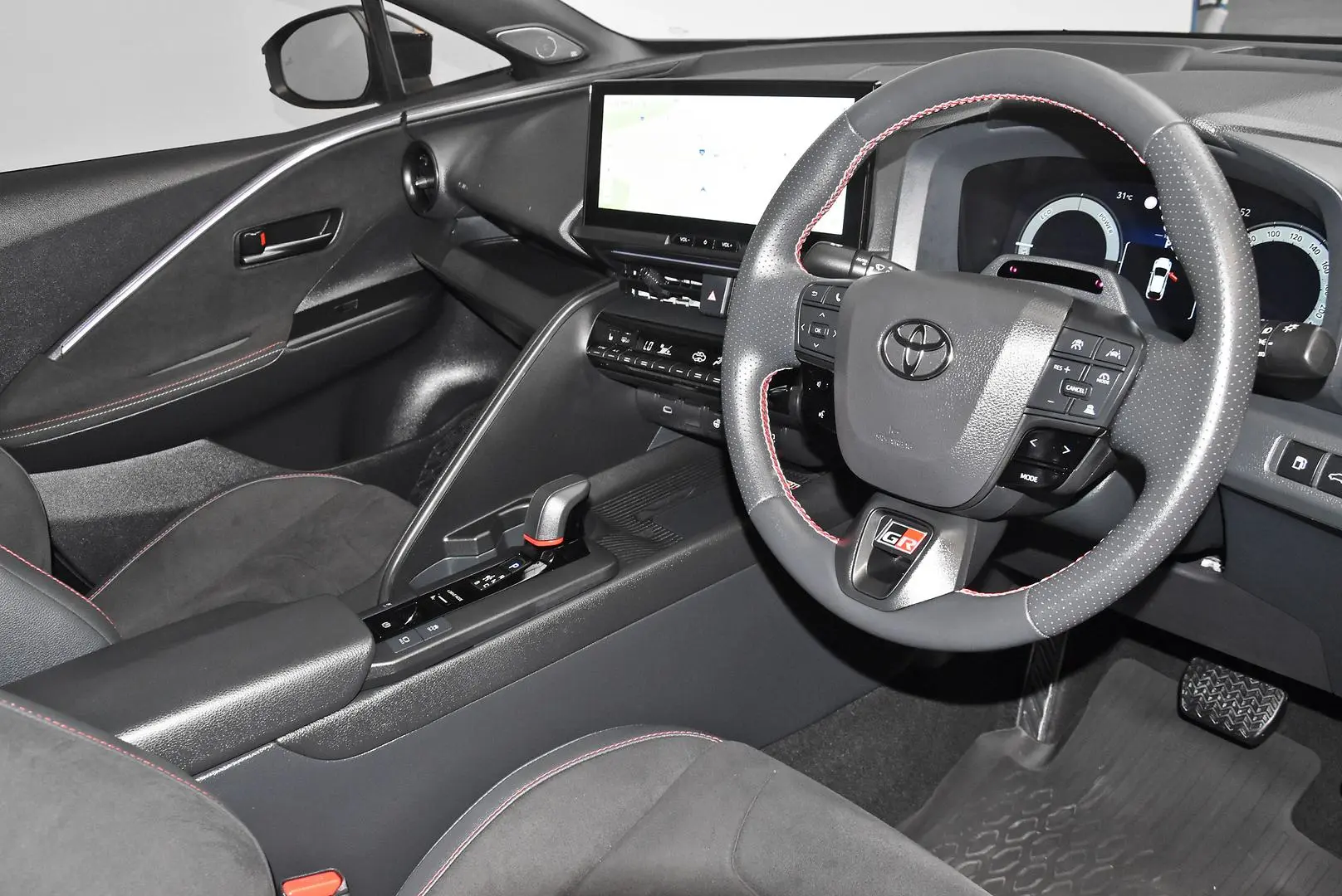 2025 Toyota C-HR Gallery Image 9