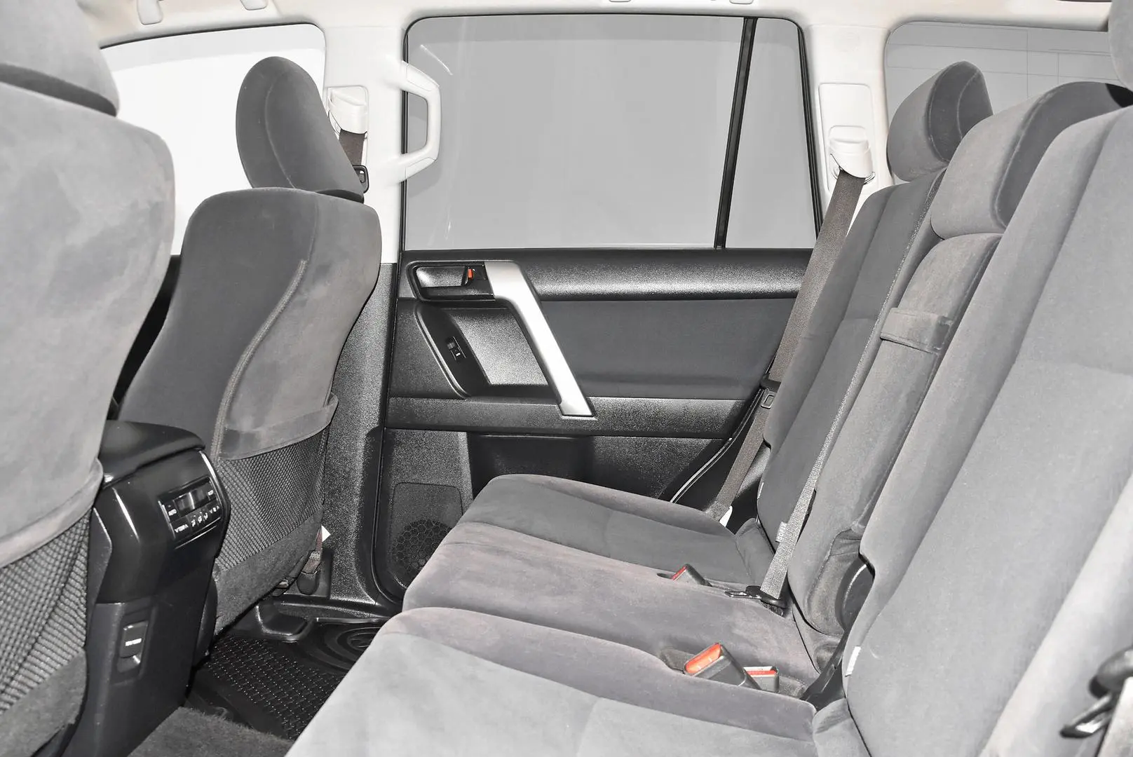 2023 Toyota Landcruiser Prado Gallery Image 17