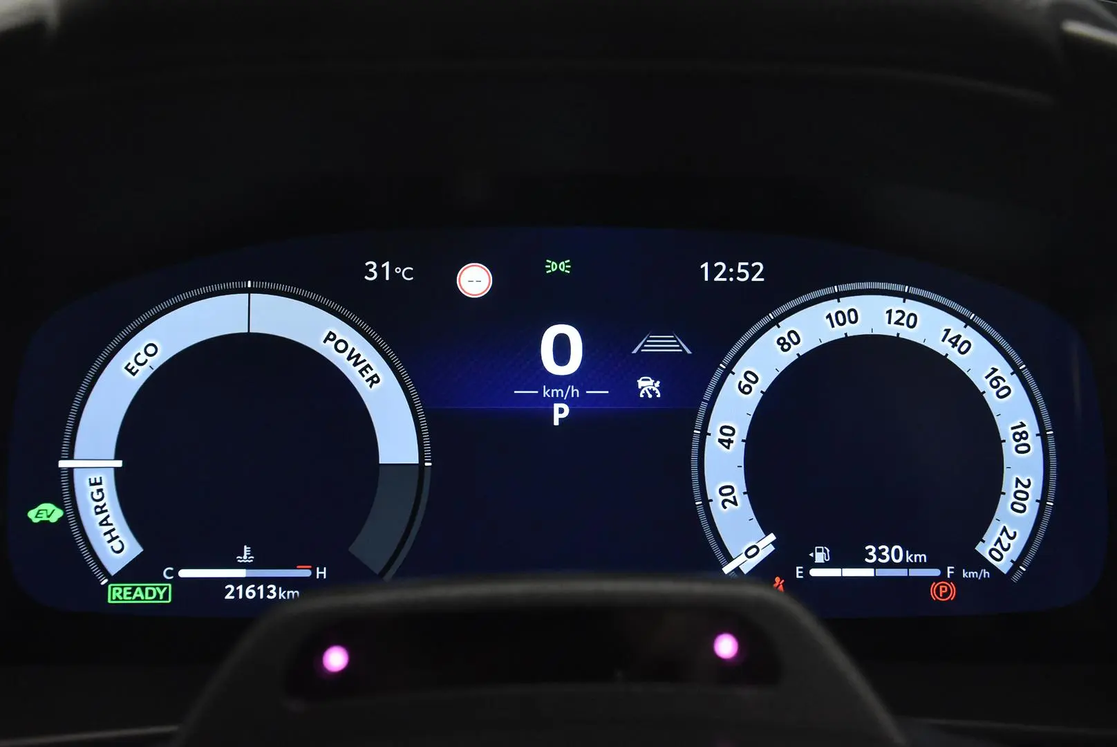 2025 Toyota C-HR Gallery Image 11