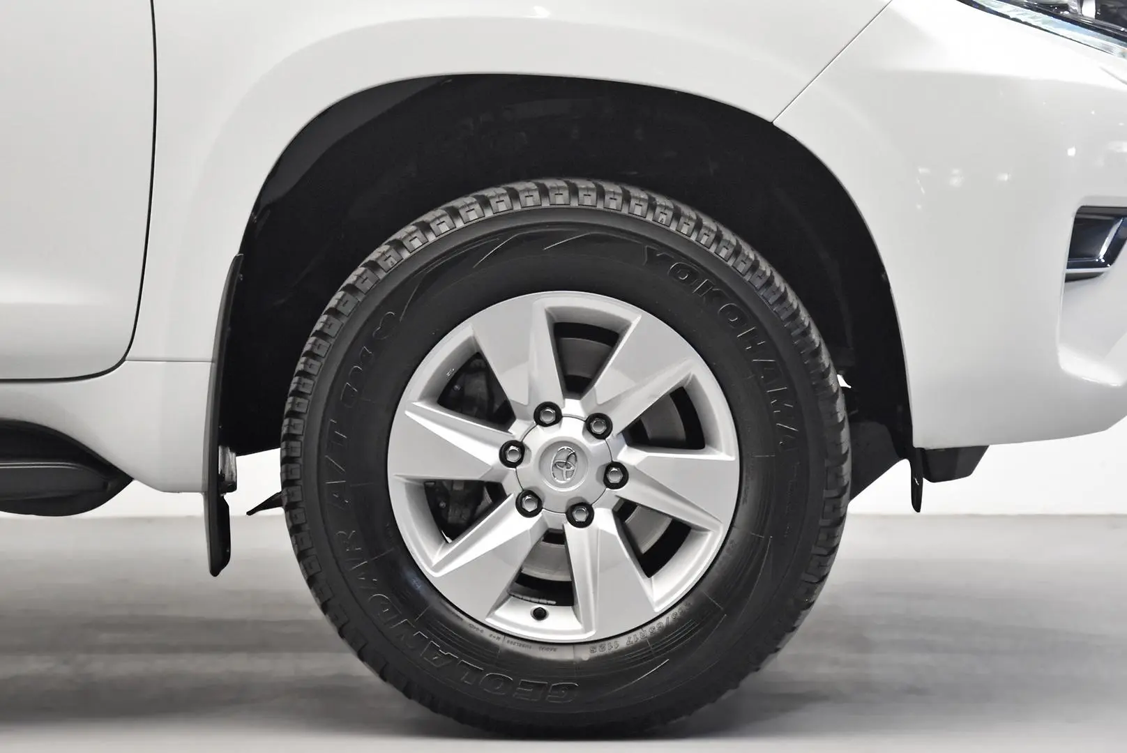 2020 Toyota Landcruiser Prado Gallery Image 22