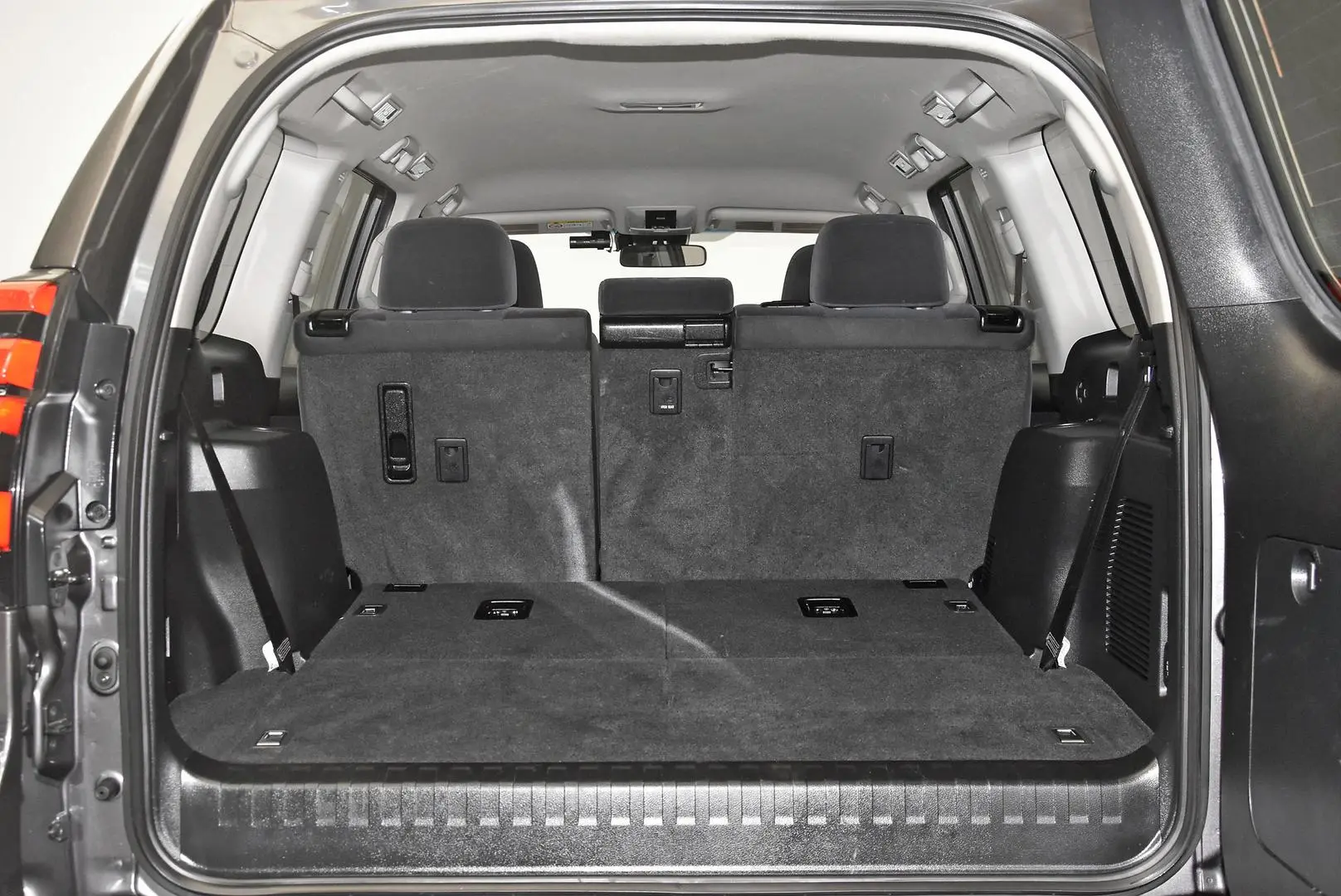 2023 Toyota Landcruiser Prado Gallery Image 19