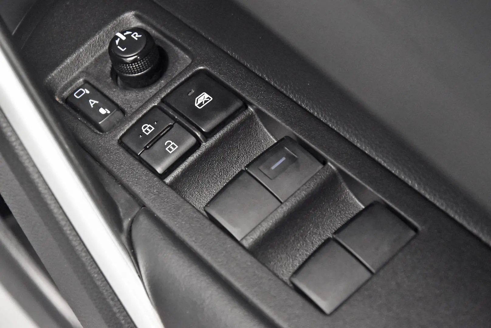 2023 Toyota Corolla Cross Gallery Image 10