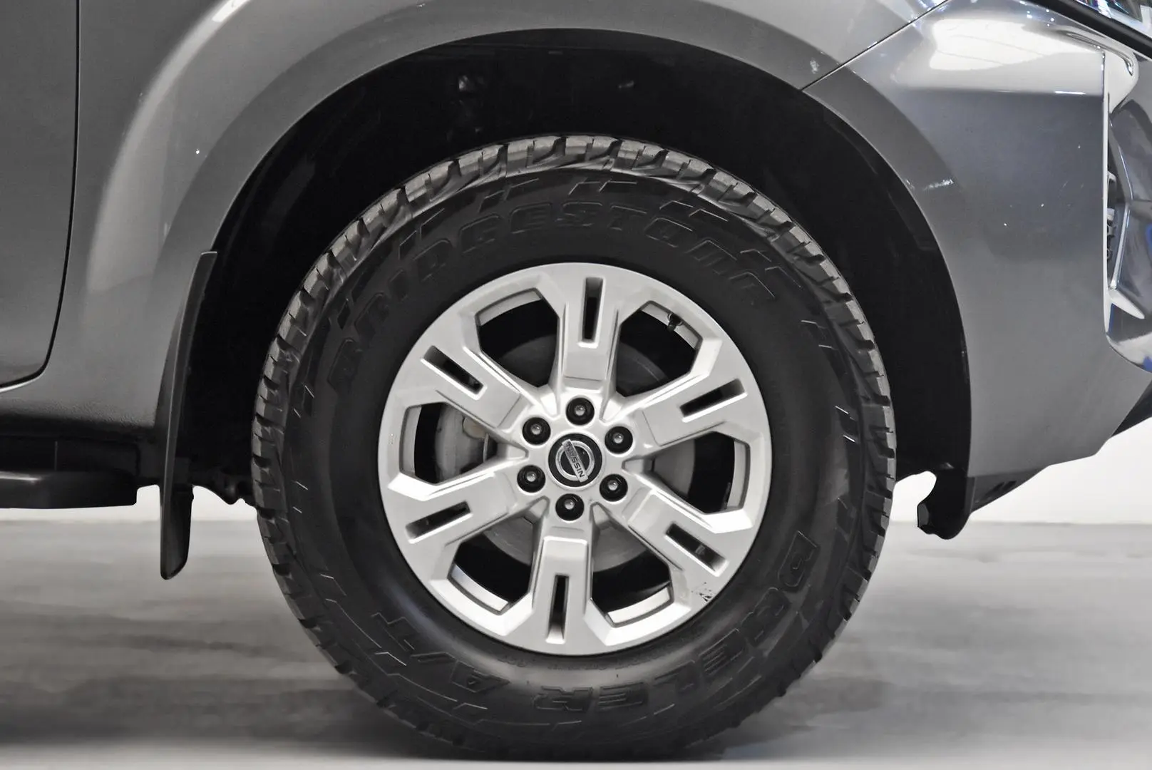 2021 Nissan Navara Gallery Image 21