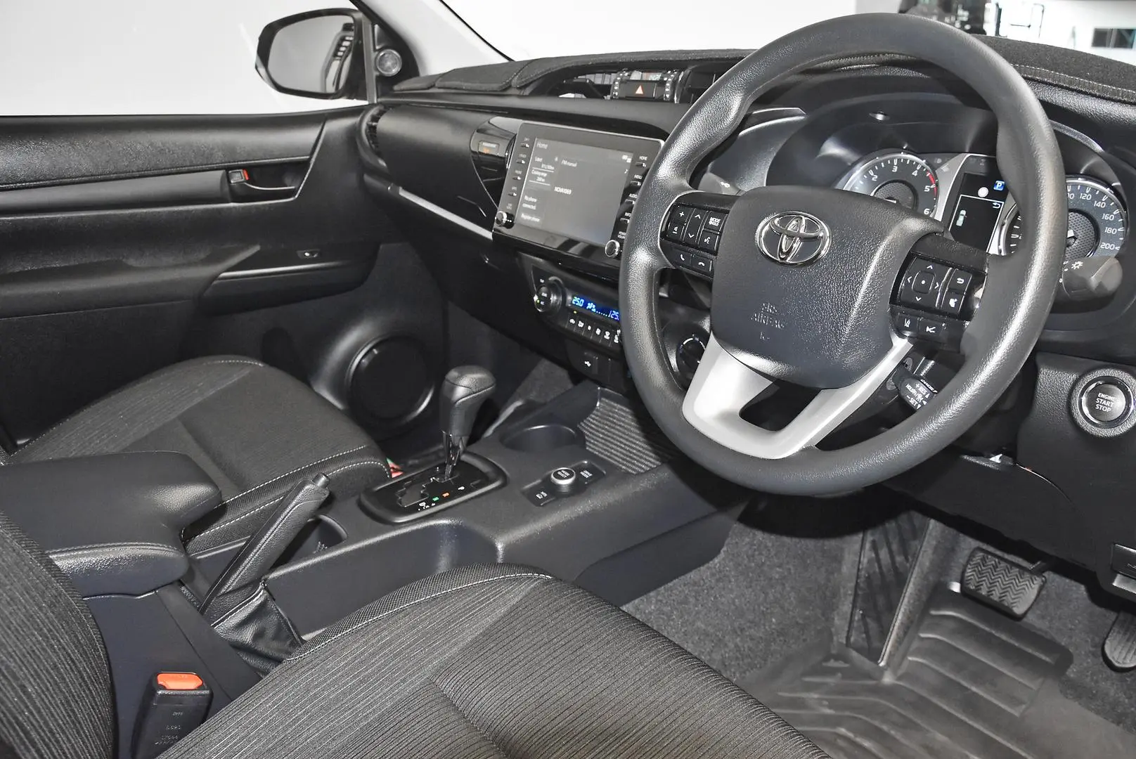 2024 Toyota Hilux Gallery Image 8