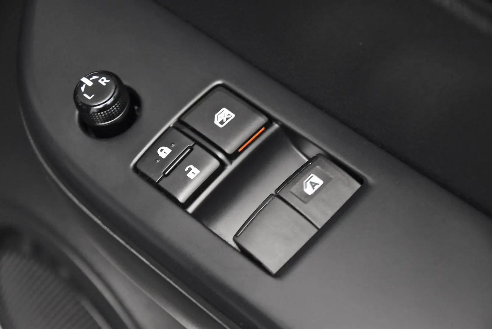 2023 Toyota Hilux Gallery Image 9